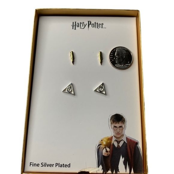Harry Potter Two Pair of Earrings One Gold One Silver (Fine Silver Plated) NWT - Picture 4 of 5